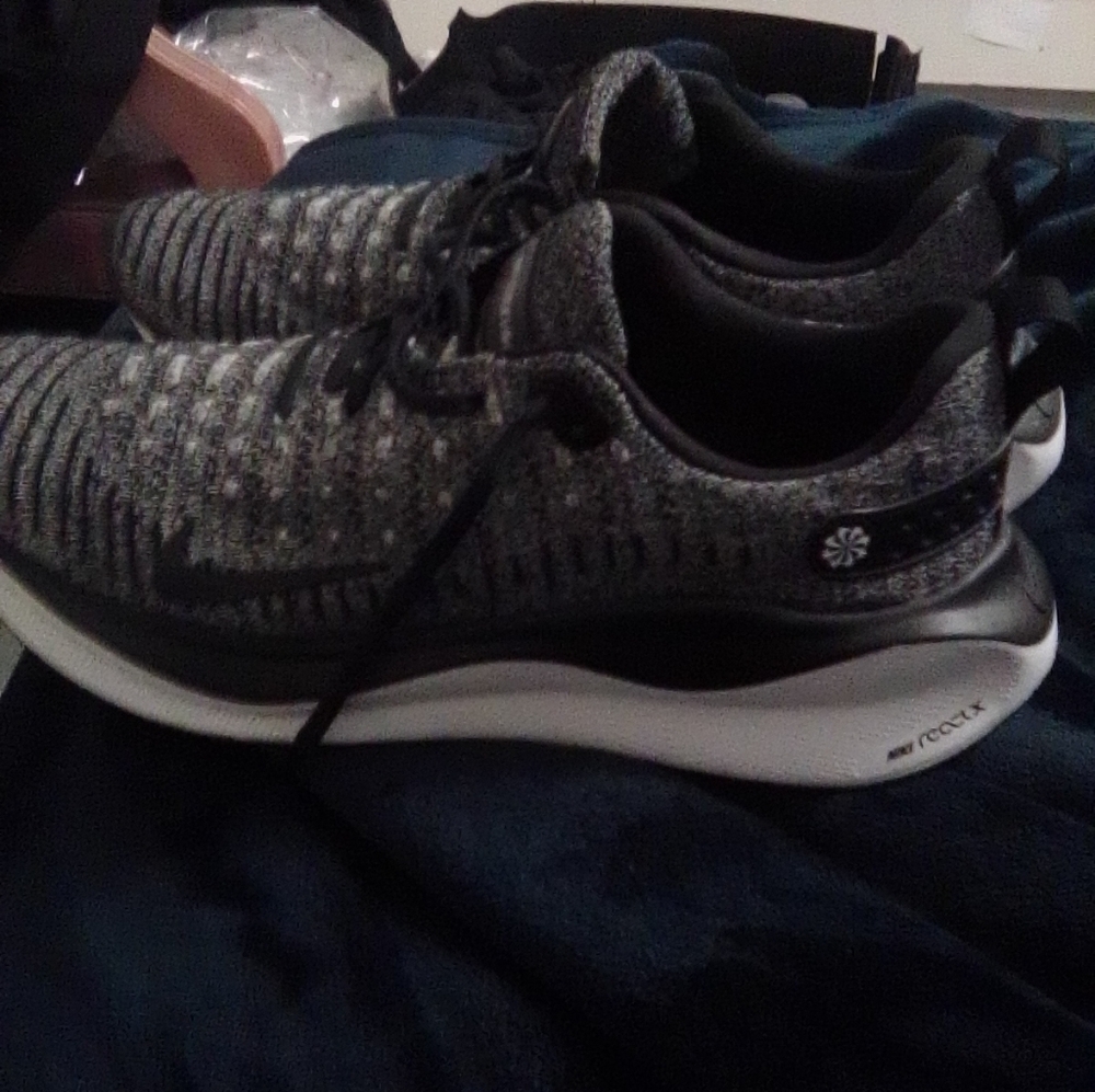 Nike men's infinity RN 4 Running shoes black & white